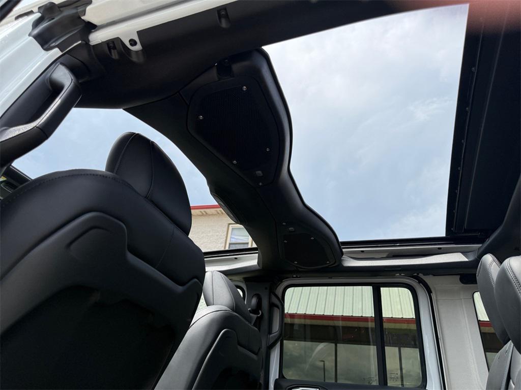 new 2025 Jeep Wrangler car, priced at $98,566