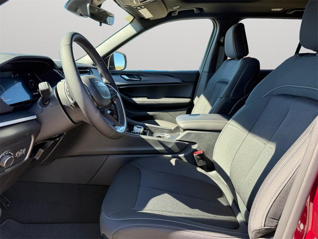 new 2025 Jeep Grand Cherokee car, priced at $38,689