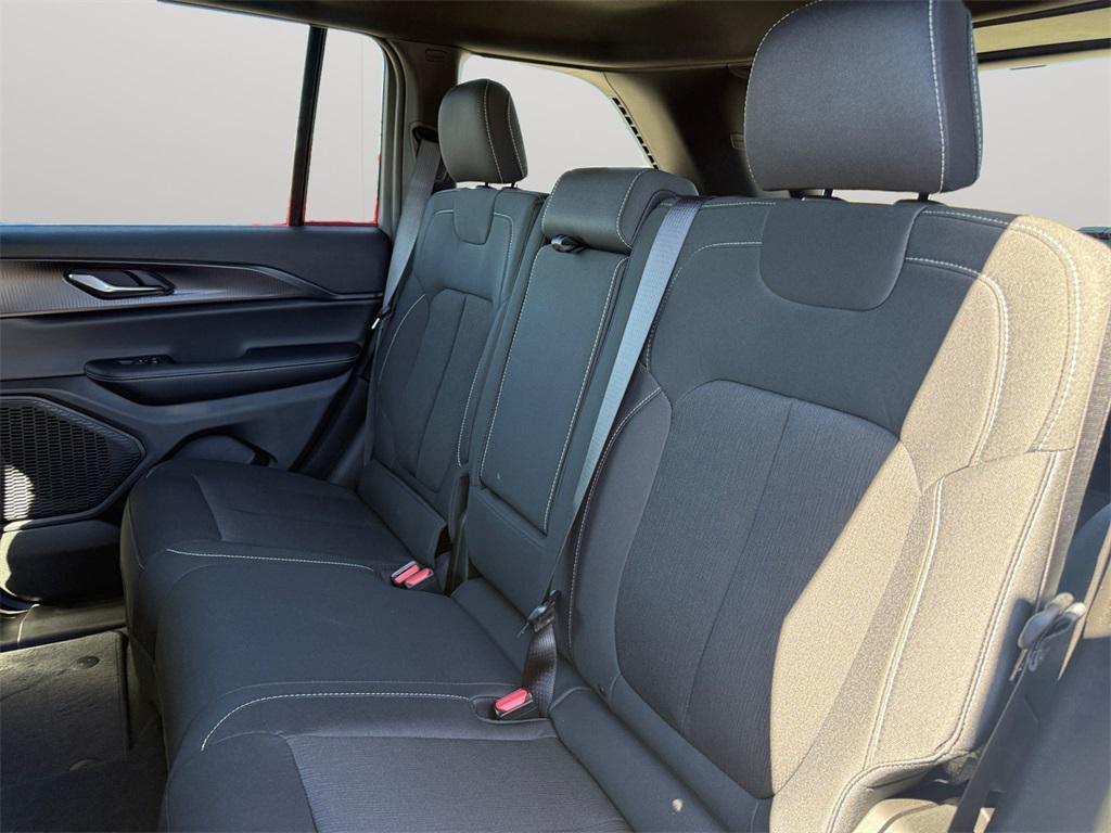 new 2025 Jeep Grand Cherokee car, priced at $38,689