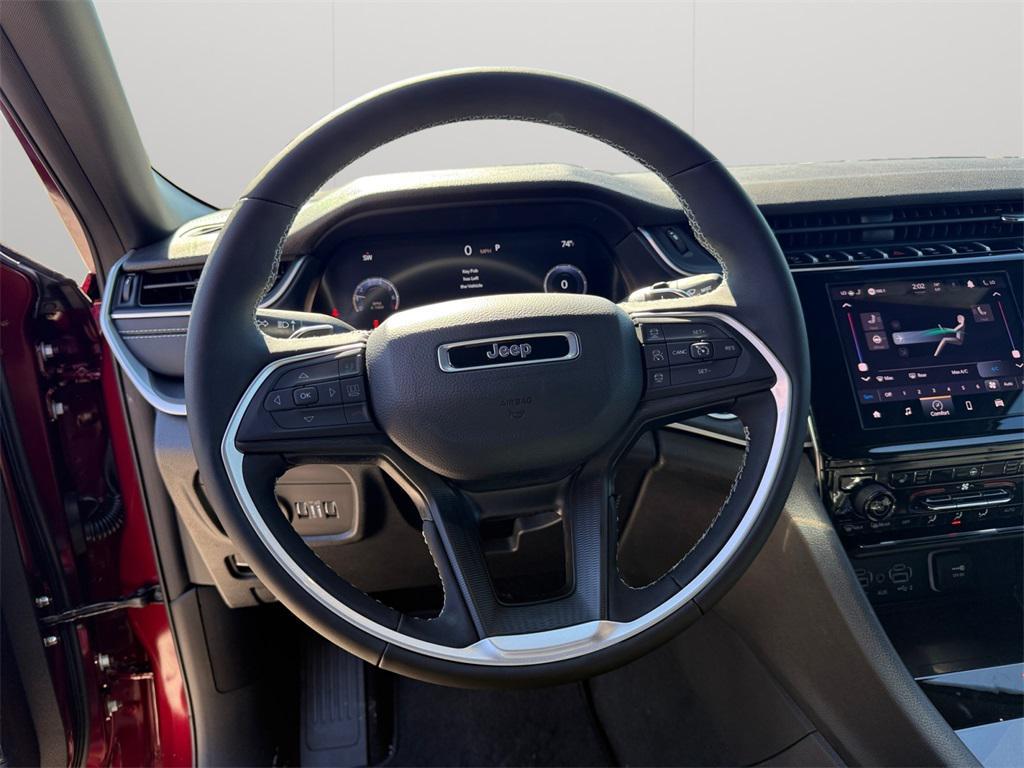 new 2025 Jeep Grand Cherokee car, priced at $38,689