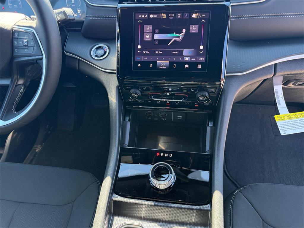 new 2025 Jeep Grand Cherokee car, priced at $38,689