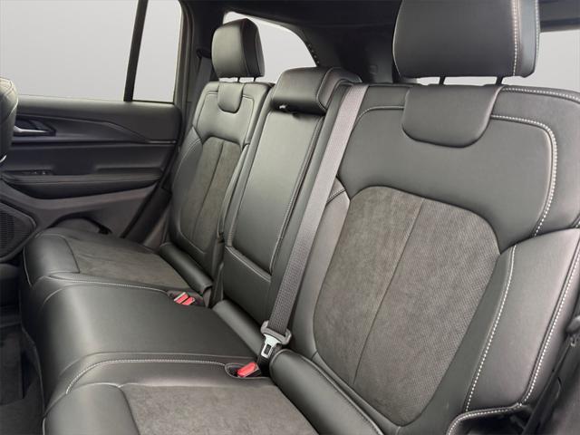new 2025 Jeep Grand Cherokee car, priced at $44,040