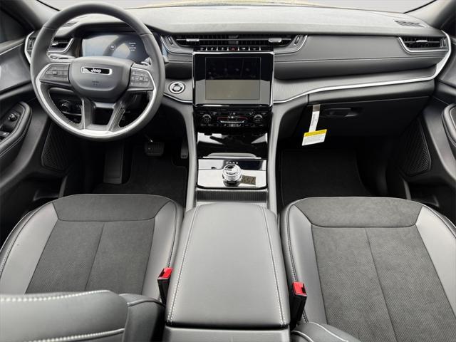 new 2025 Jeep Grand Cherokee car, priced at $44,040