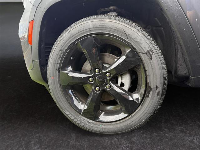 new 2025 Jeep Grand Cherokee car, priced at $44,040