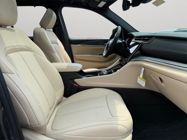 new 2025 Jeep Grand Cherokee car, priced at $46,824