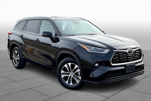 used 2021 Toyota Highlander car, priced at $32,700