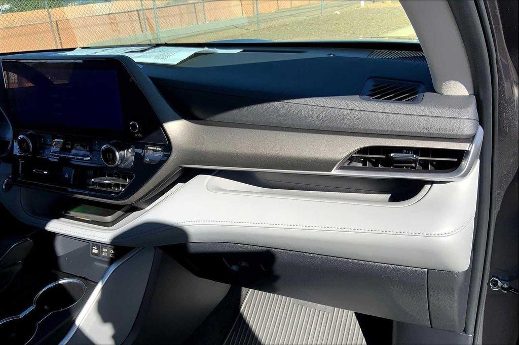 used 2024 Toyota Highlander car, priced at $43,790