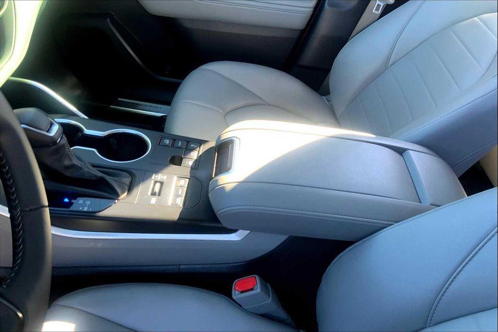 used 2024 Toyota Highlander car, priced at $43,790