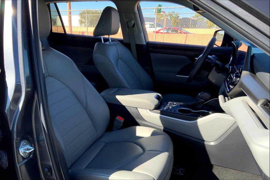 used 2024 Toyota Highlander car, priced at $43,790