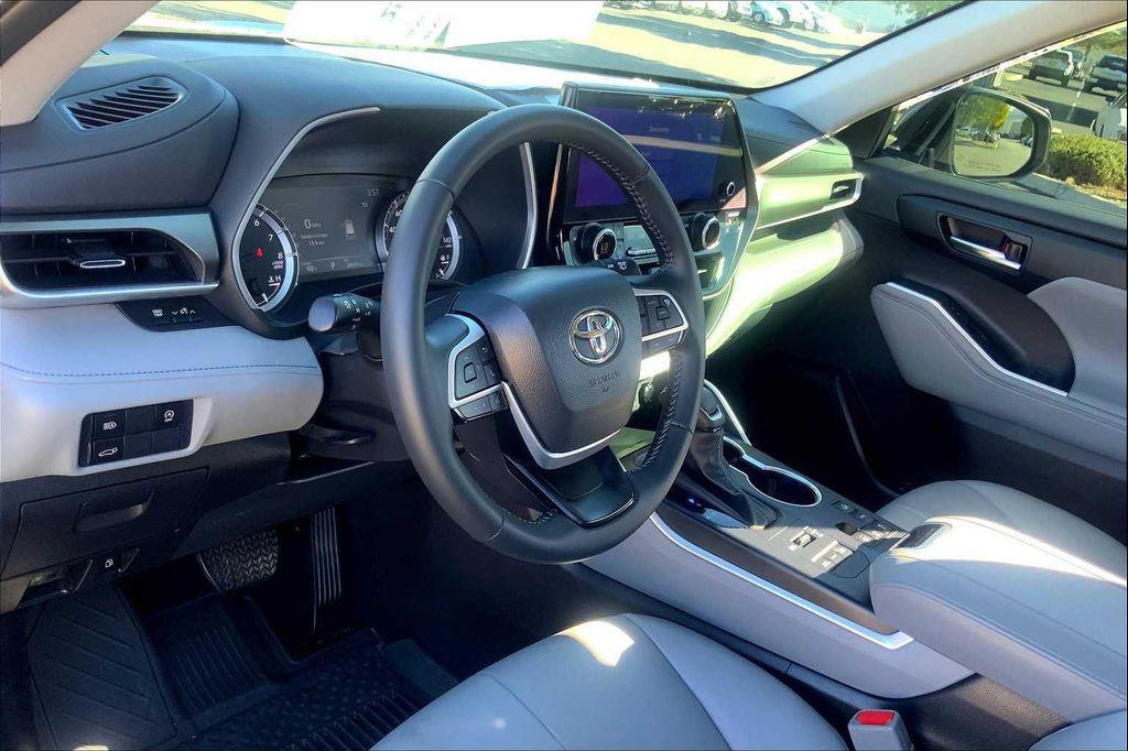 used 2024 Toyota Highlander car, priced at $43,790