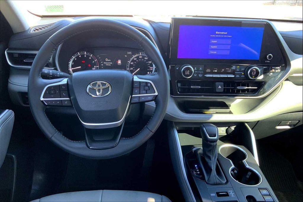 used 2024 Toyota Highlander car, priced at $43,790
