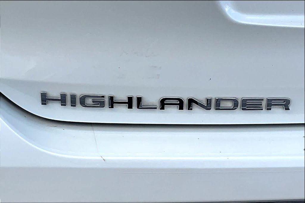 used 2020 Toyota Highlander Hybrid car, priced at $32,200