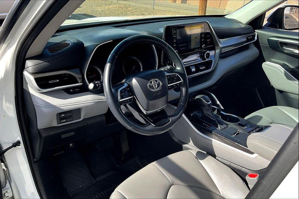 used 2020 Toyota Highlander Hybrid car, priced at $32,200