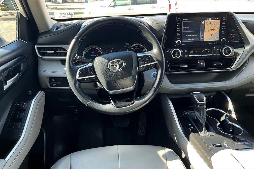 used 2020 Toyota Highlander Hybrid car, priced at $32,200