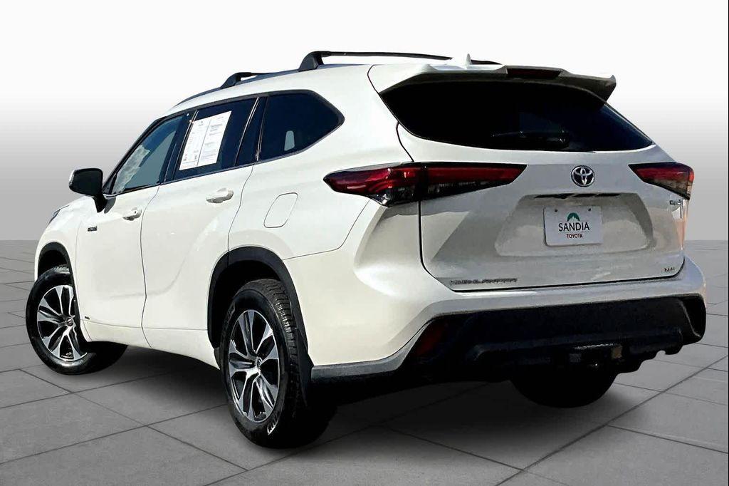 used 2020 Toyota Highlander Hybrid car, priced at $32,200
