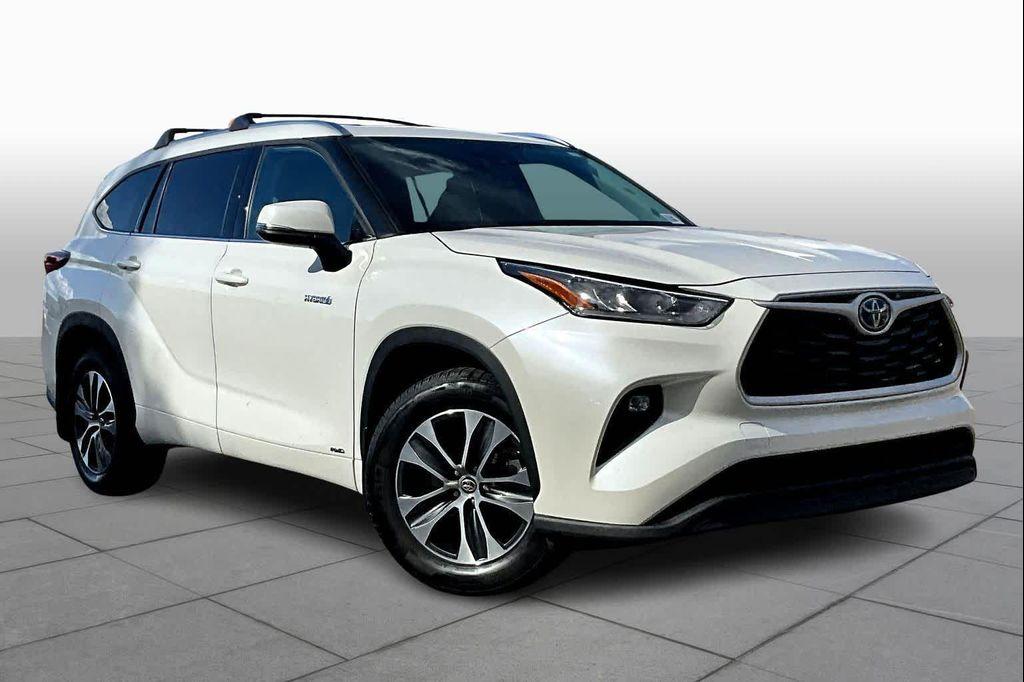 used 2020 Toyota Highlander Hybrid car, priced at $32,200
