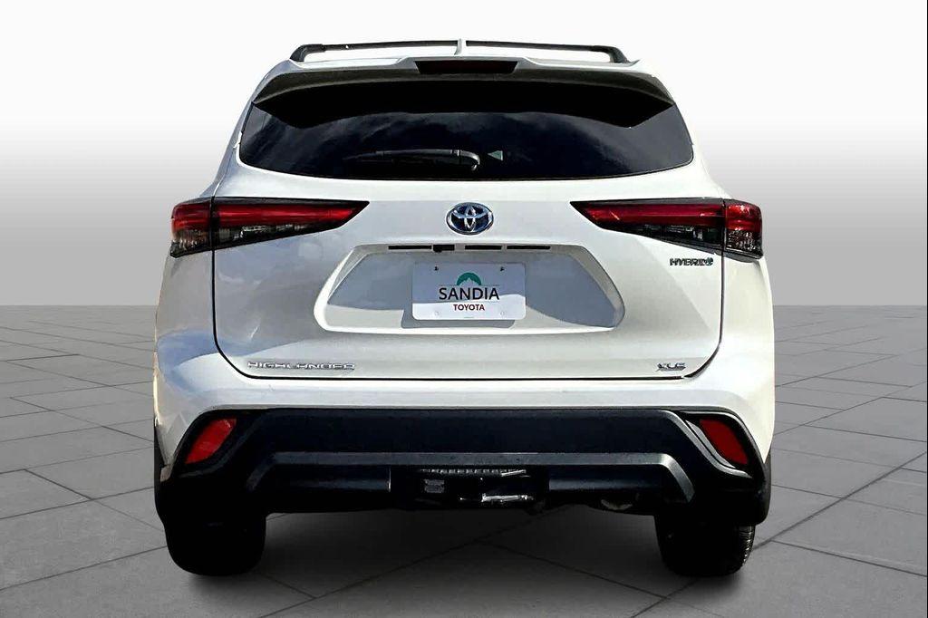 used 2020 Toyota Highlander Hybrid car, priced at $32,200
