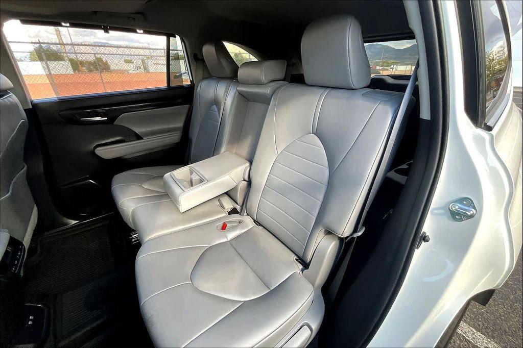 used 2020 Toyota Highlander Hybrid car, priced at $32,200