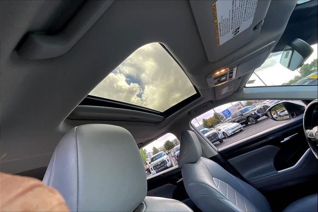 used 2020 Toyota Highlander Hybrid car, priced at $32,200