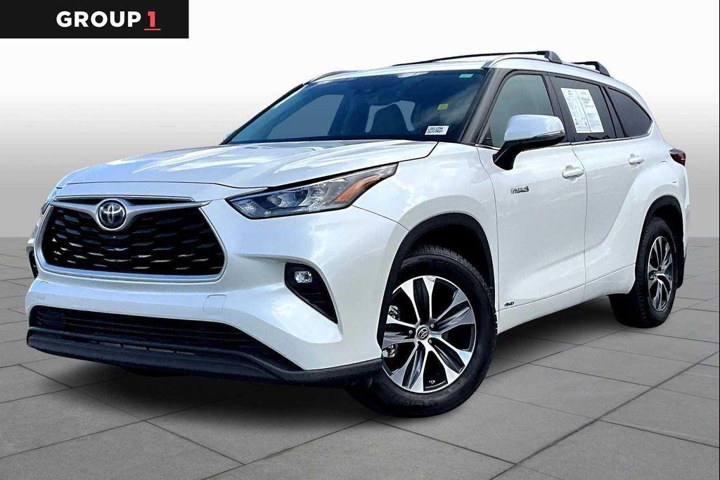 used 2020 Toyota Highlander Hybrid car, priced at $32,200
