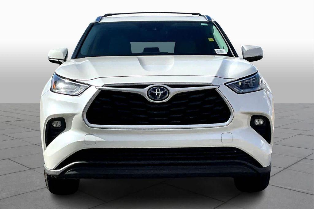 used 2020 Toyota Highlander Hybrid car, priced at $32,200