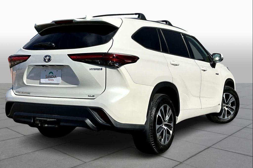 used 2020 Toyota Highlander Hybrid car, priced at $32,200