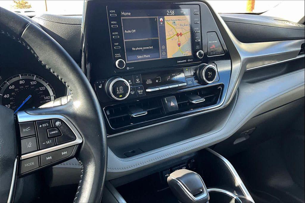 used 2020 Toyota Highlander Hybrid car, priced at $32,200