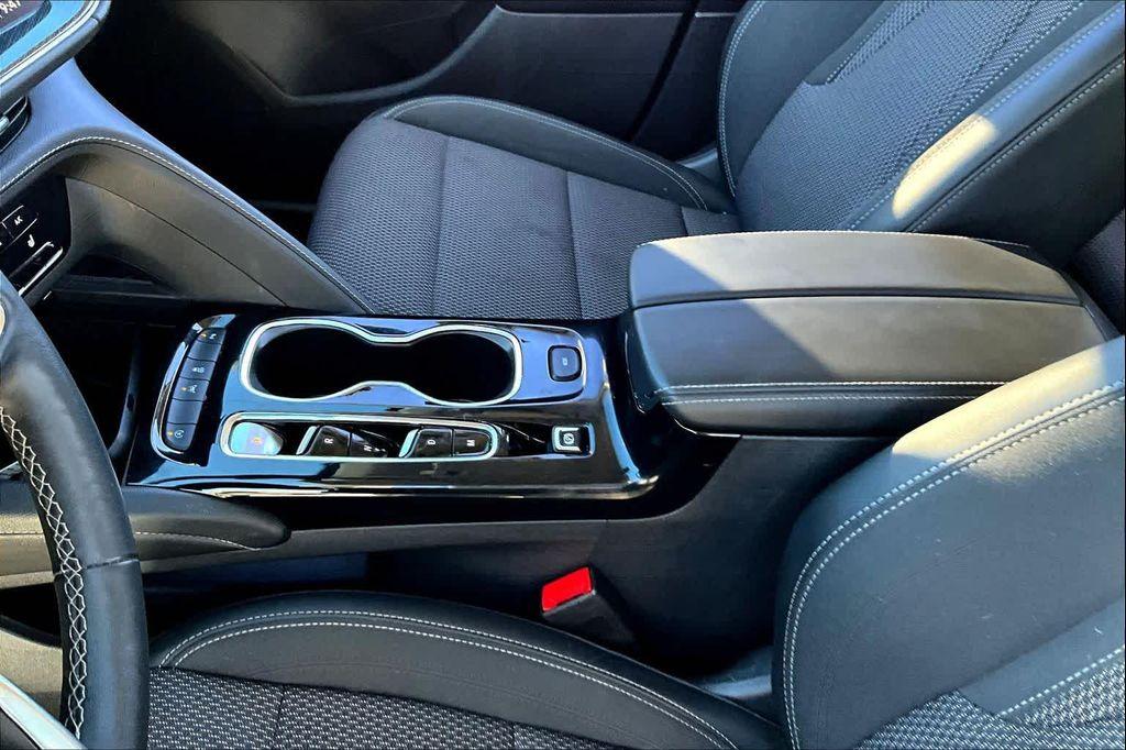 used 2022 Buick Envision car, priced at $23,414