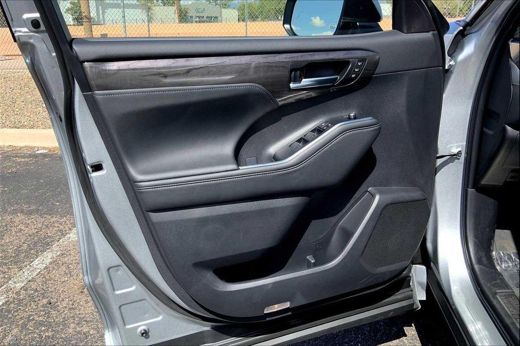 used 2025 Toyota Highlander car, priced at $57,910