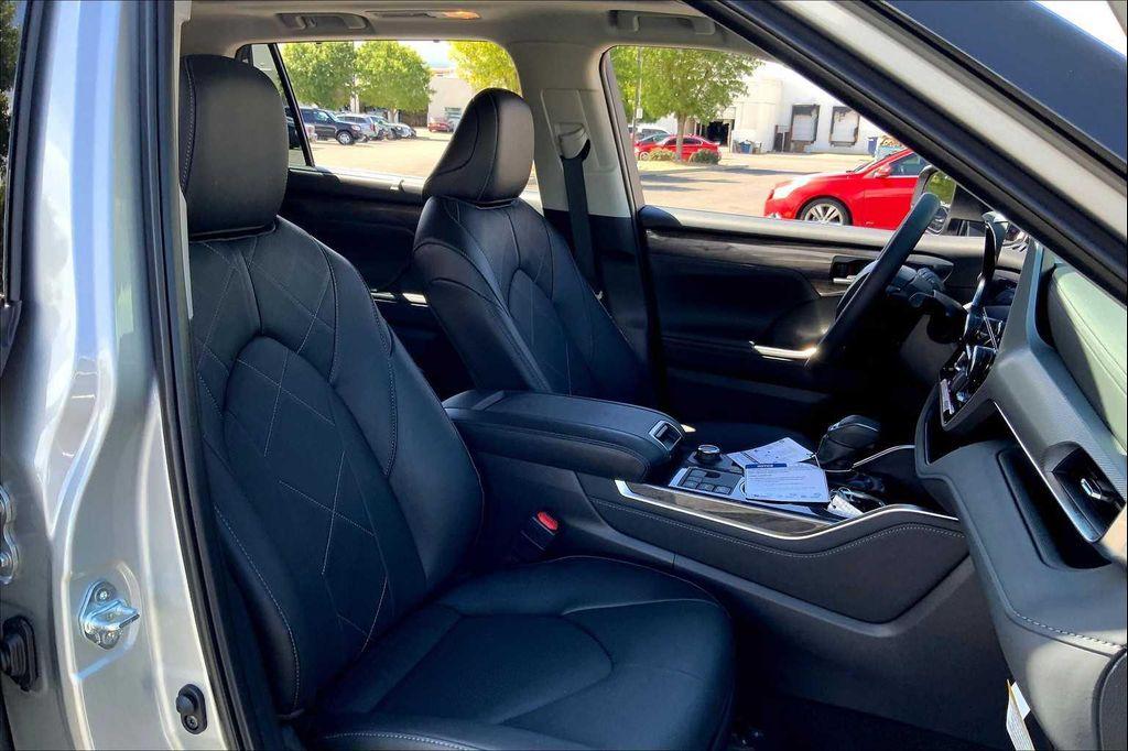 used 2025 Toyota Highlander car, priced at $57,910