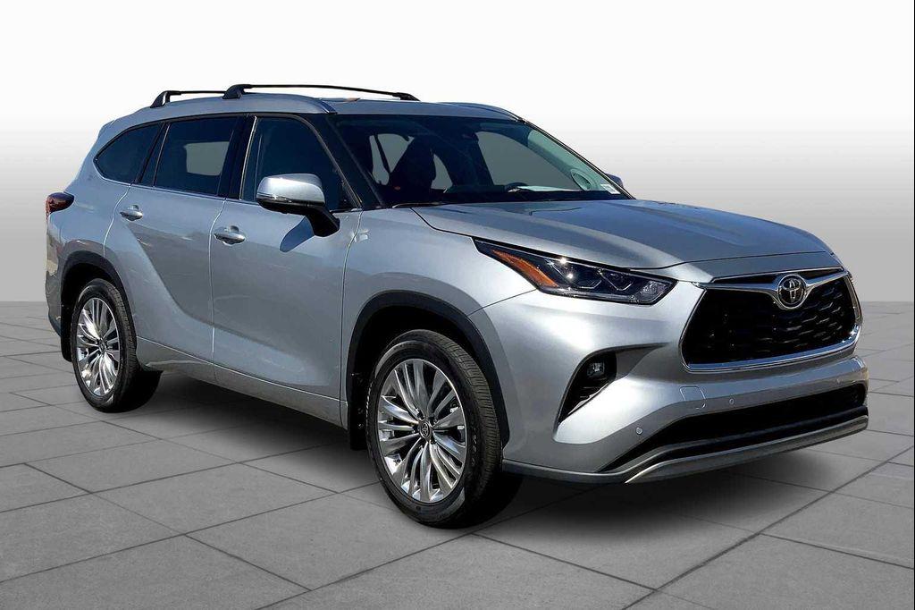 used 2025 Toyota Highlander car, priced at $57,910