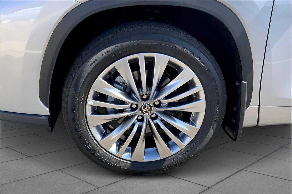 used 2025 Toyota Highlander car, priced at $57,910