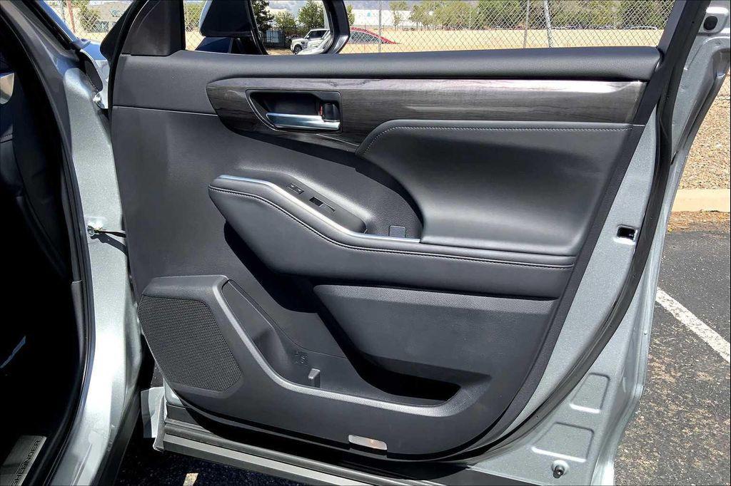 used 2025 Toyota Highlander car, priced at $57,910