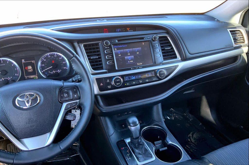used 2019 Toyota Highlander car, priced at $21,280