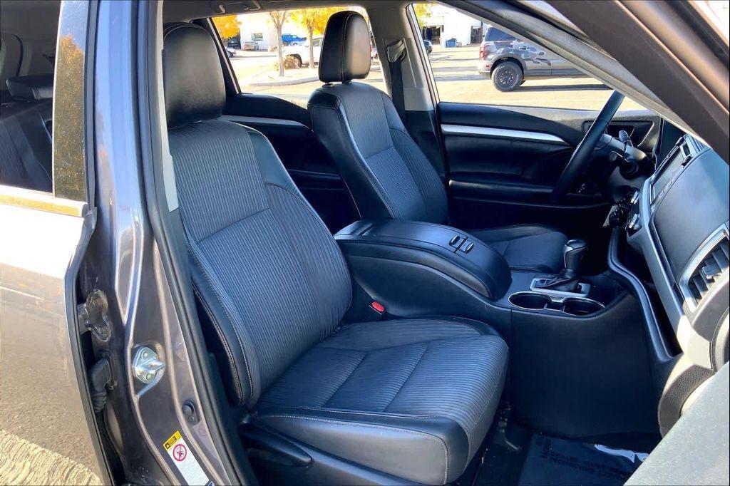 used 2019 Toyota Highlander car, priced at $21,280