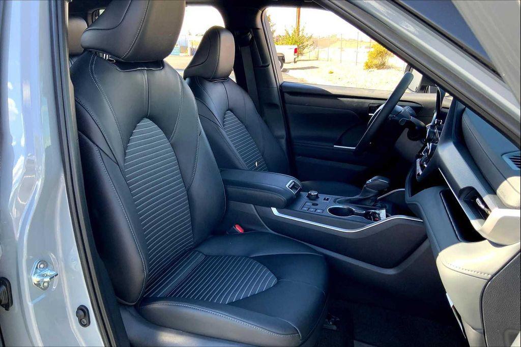 used 2025 Toyota Highlander car, priced at $49,740