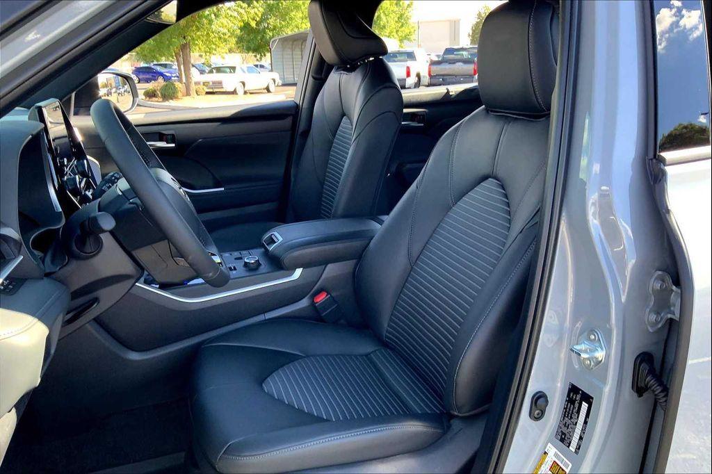 used 2025 Toyota Highlander car, priced at $49,740