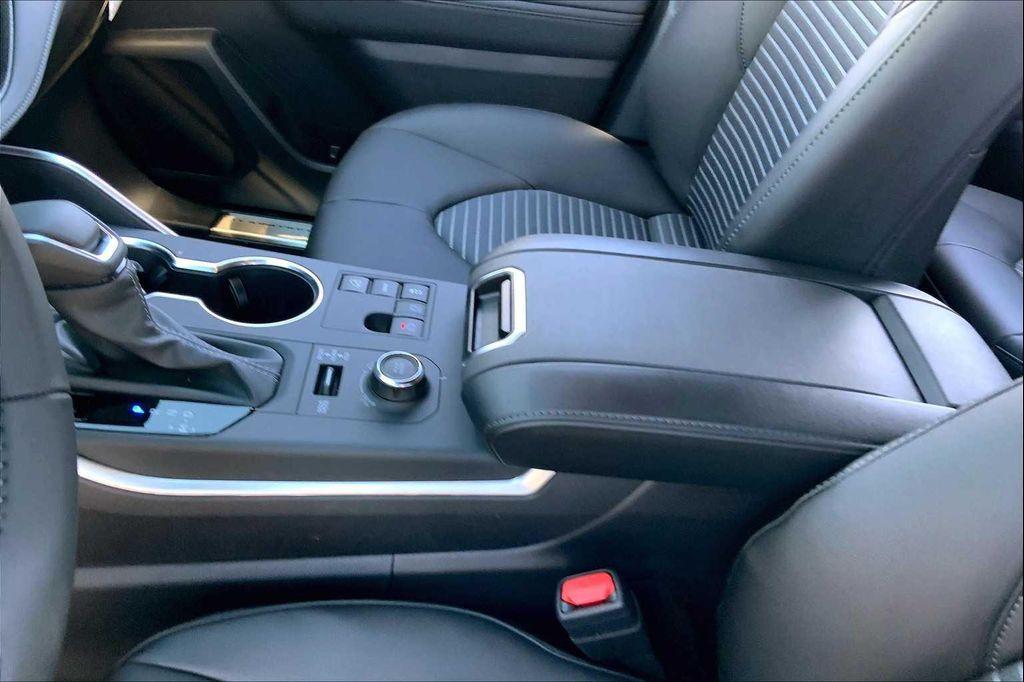 used 2025 Toyota Highlander car, priced at $49,740