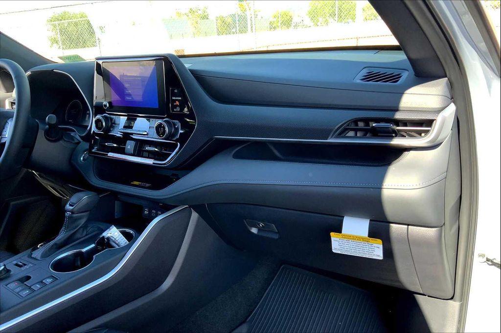 used 2025 Toyota Highlander car, priced at $49,740