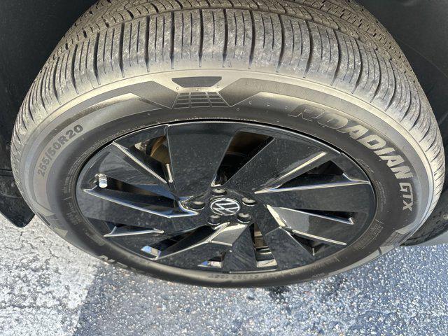 used 2025 Volkswagen Atlas Cross Sport car, priced at $35,990