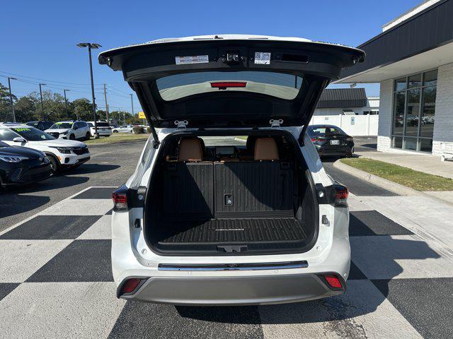 used 2024 Toyota Highlander car, priced at $47,990