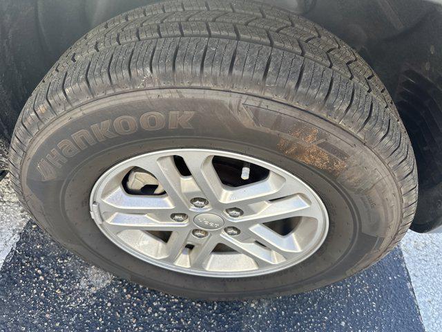 used 2023 Jeep Grand Cherokee car, priced at $27,990