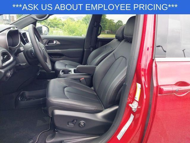 new 2025 Chrysler Pacifica car, priced at $43,527