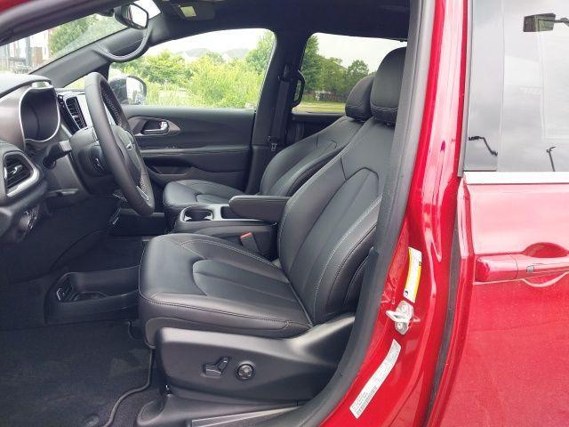 new 2025 Chrysler Pacifica car, priced at $40,220