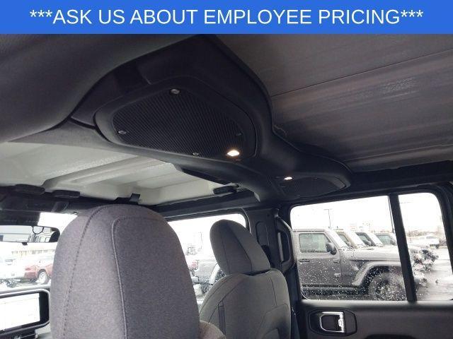 new 2025 Jeep Wrangler car, priced at $43,175