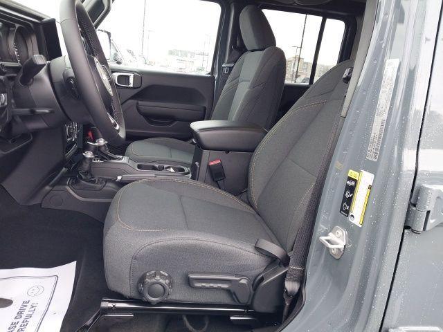 new 2025 Jeep Wrangler car, priced at $43,175