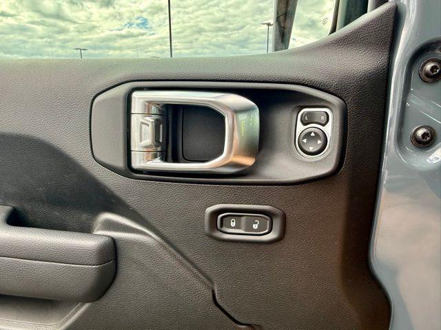 new 2025 Jeep Wrangler car, priced at $48,075