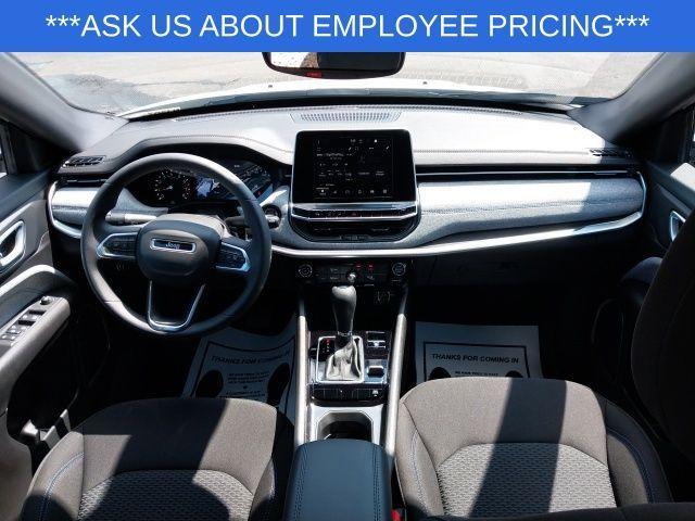new 2025 Jeep Compass car, priced at $25,695