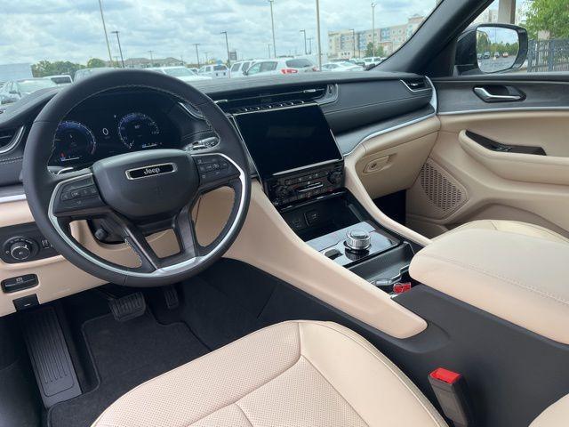 new 2025 Jeep Grand Cherokee car, priced at $45,340