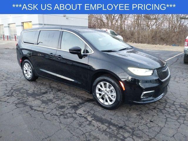 new 2025 Chrysler Pacifica car, priced at $41,140